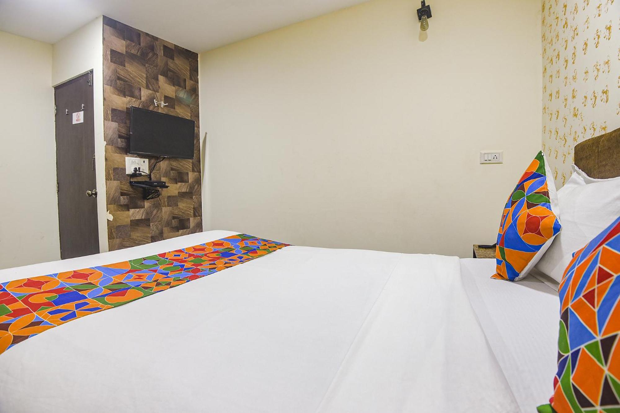 Fabhotel Rj 18 Beach Resort - Nr Baga Beach Ngoại thất bức ảnh