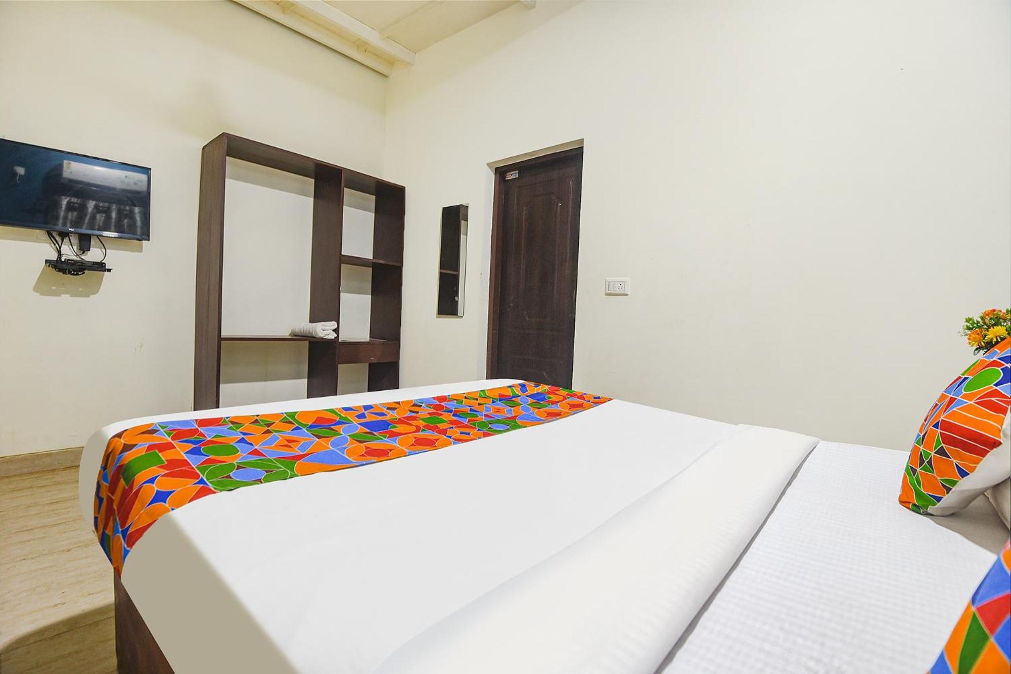 Fabhotel Rj 18 Beach Resort - Nr Baga Beach Ngoại thất bức ảnh