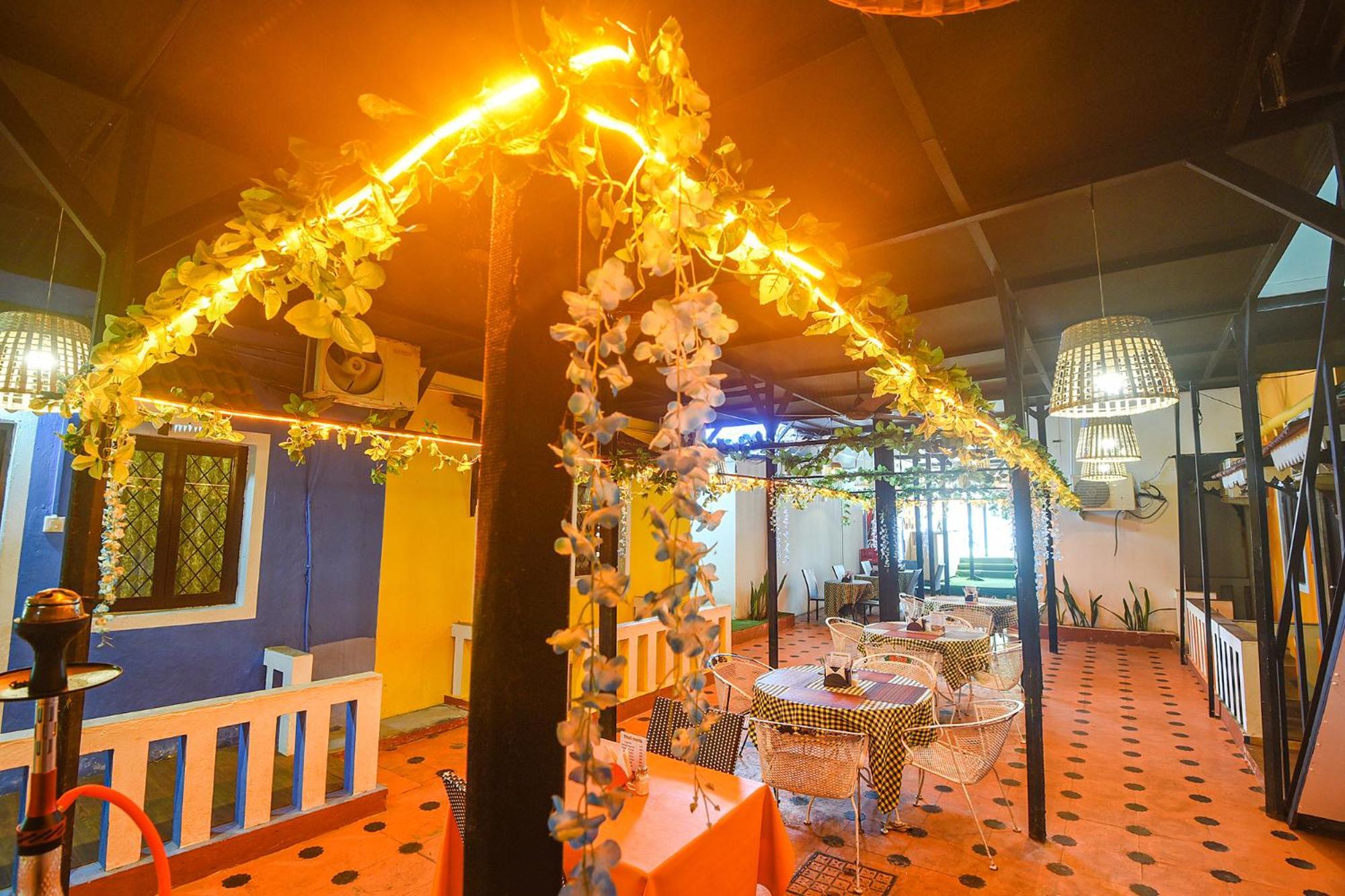 Fabhotel Rj 18 Beach Resort - Nr Baga Beach Ngoại thất bức ảnh